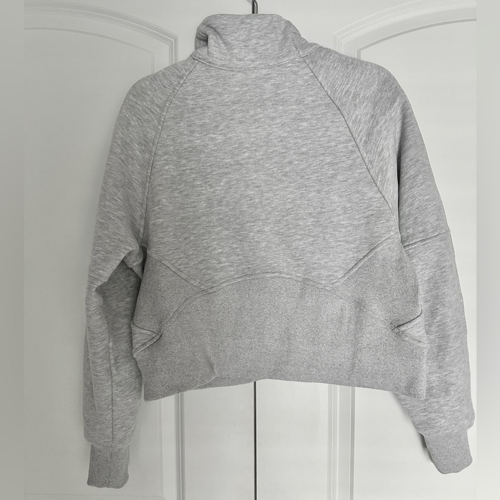 AEMI + CO Light Gray Dove Funnel Neck Half Zip Activewear Crop Sweatshirt - Picture 3 of 9